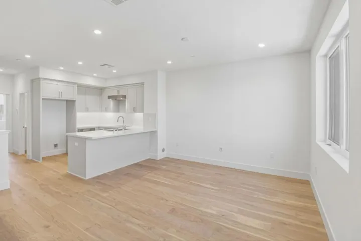 2859 Josephine Lane, Palo Alto, California 94303