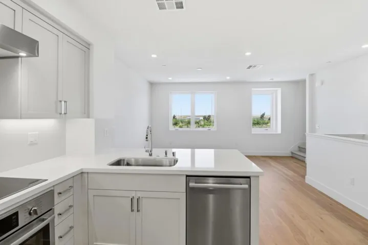 2859 Josephine Lane, Palo Alto, California 94303