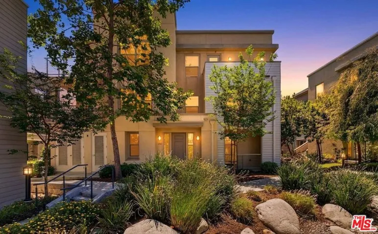 656 Colorado Circle, Carson, California 90745