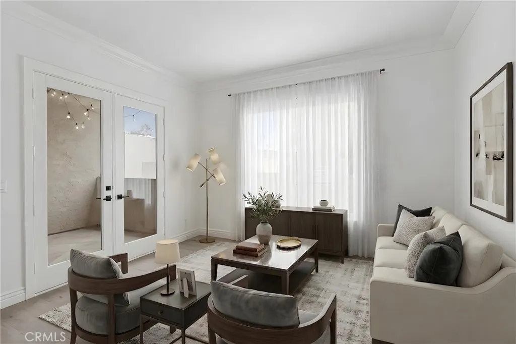 Flex space for you to use as your dining or family area. Virtually Staged.