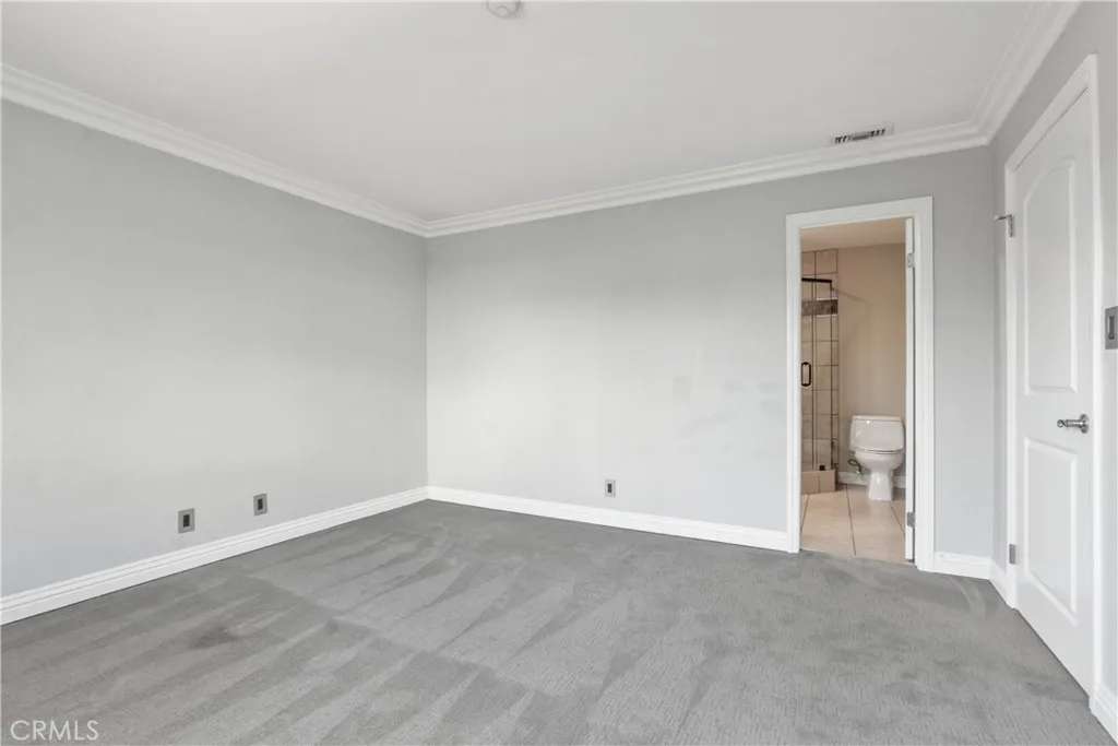 Suite 1 with view to the ensuite.