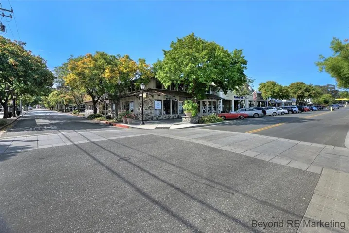 14220 Wild Plum Lane, Los Altos Hills, California 94022