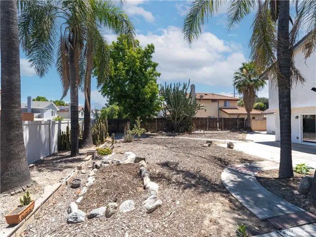 513 E Pioneer Avenue, Redlands, California 92374