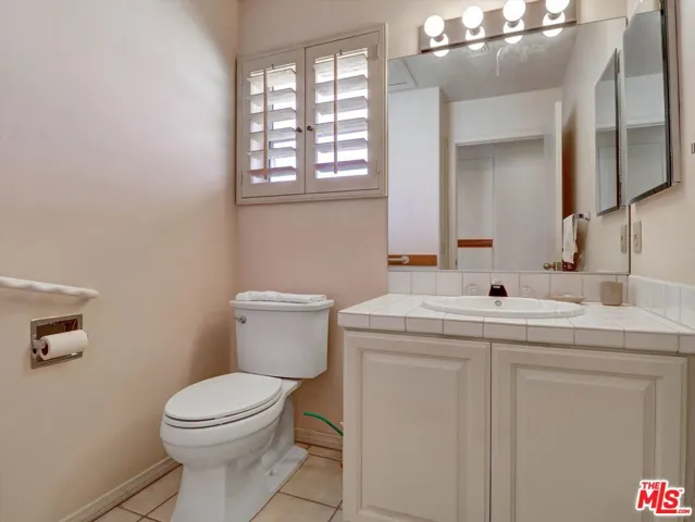 1/2 bath
