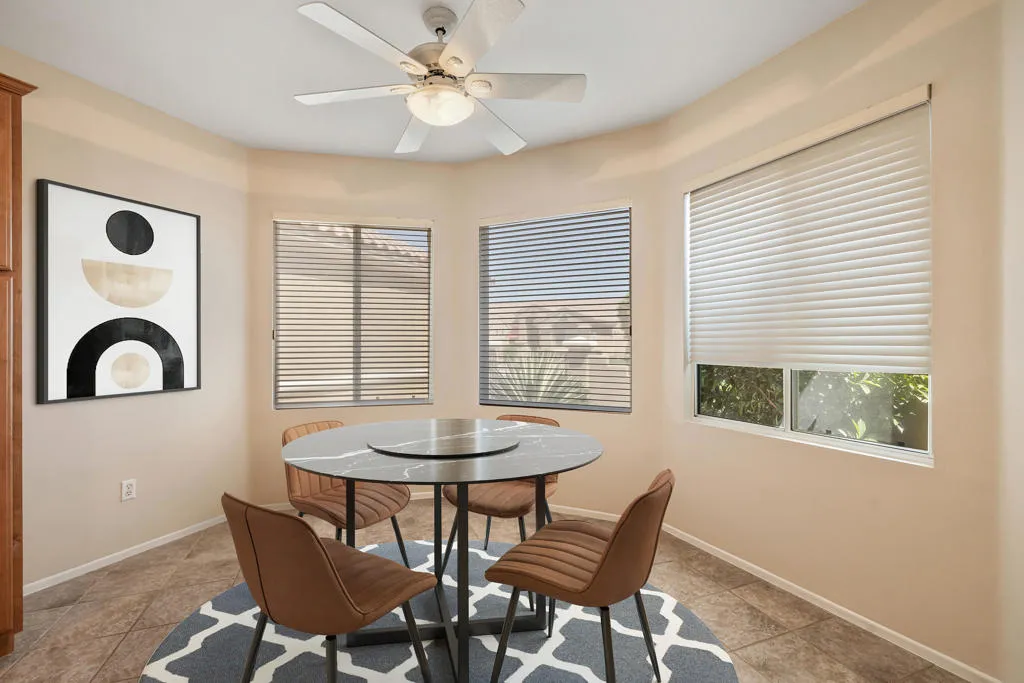 breakfast nook(