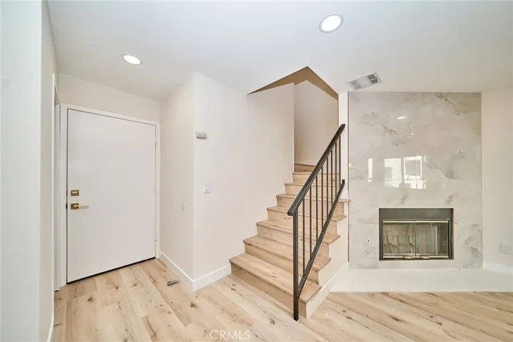 STAIRS TO THE 2ND FLOOR