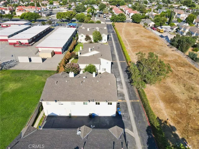 SPACIOUS COMMUNITY SETTING