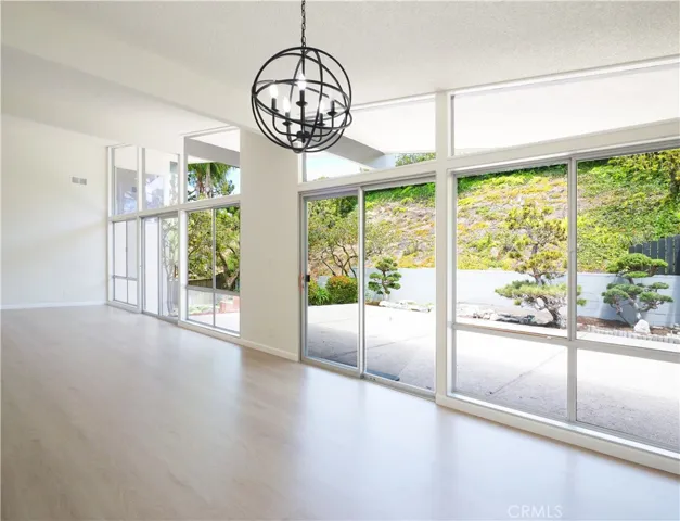 Living Rm / Dining Rm