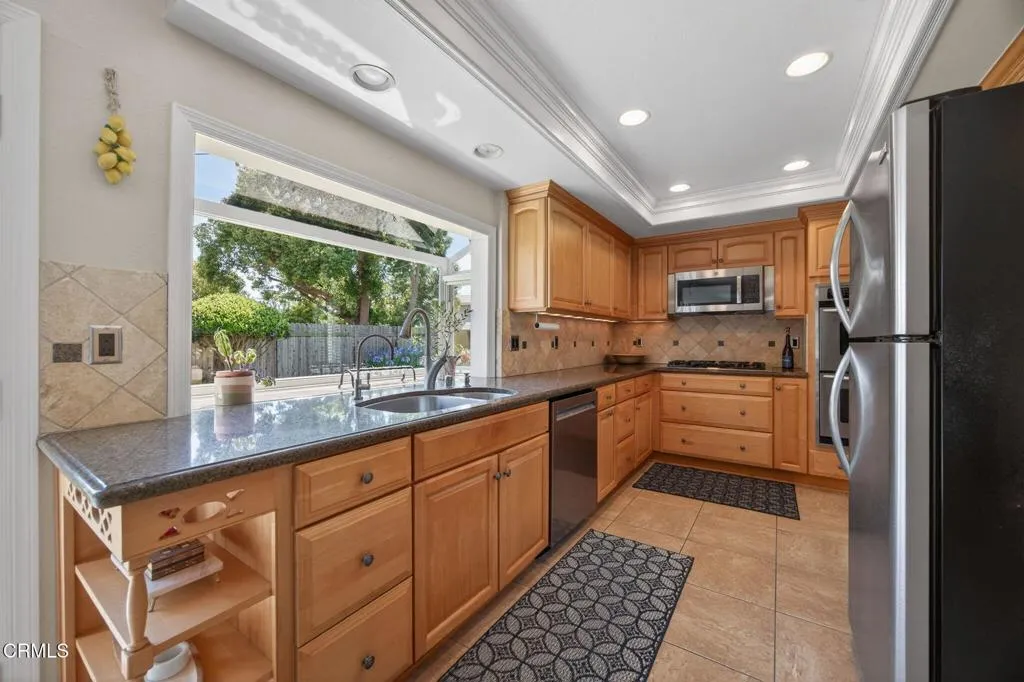 22-web-or-mls-Upmarket Media-145Japo064