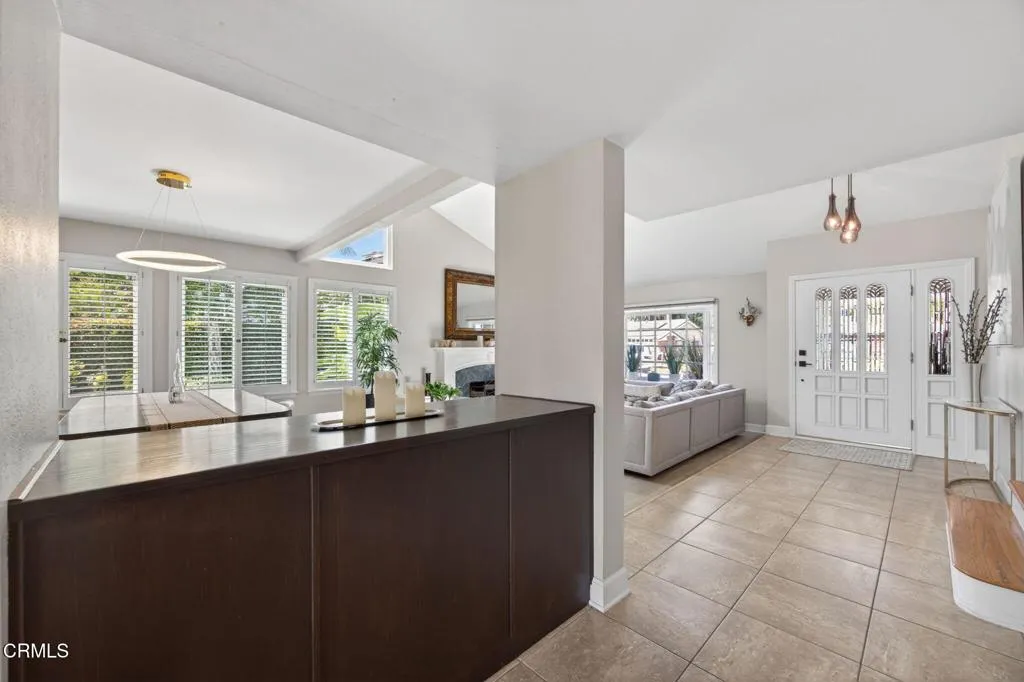 15-web-or-mls-Upmarket Media-145Japo044