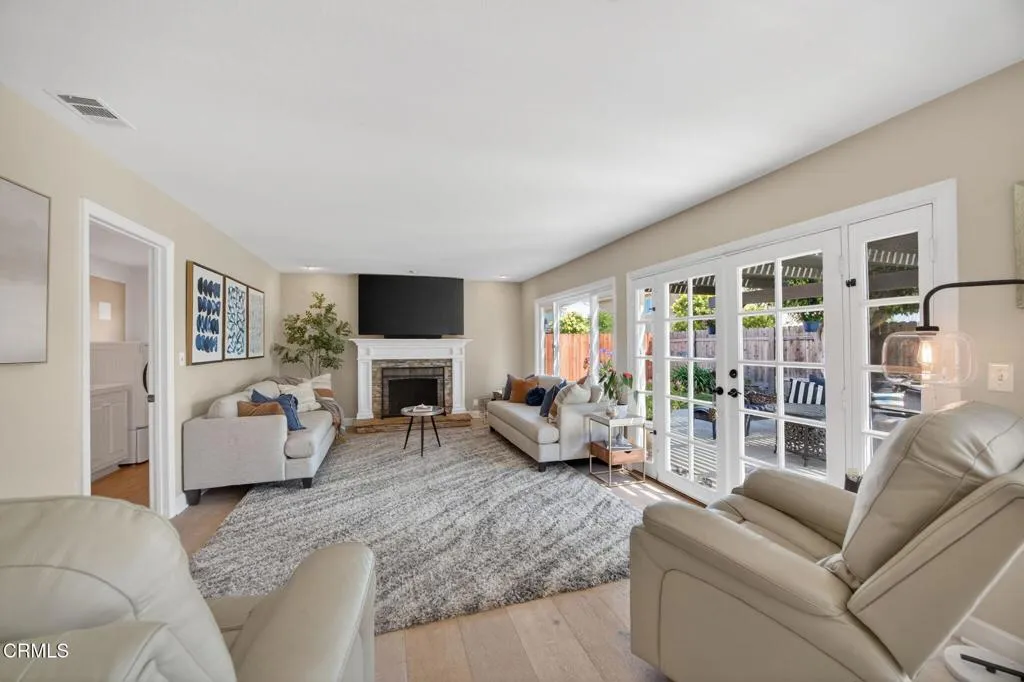 16-web-or-mls-Upmarket Media-145Japo046