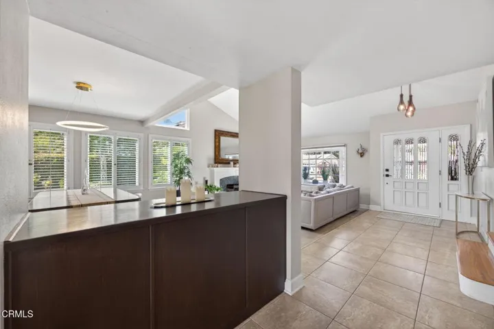 15-web-or-mls-Upmarket Media-145Japo044