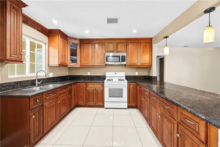 452 S Harvard, Hemet, California 92543