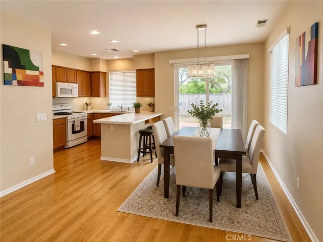 AI Staging dinning room