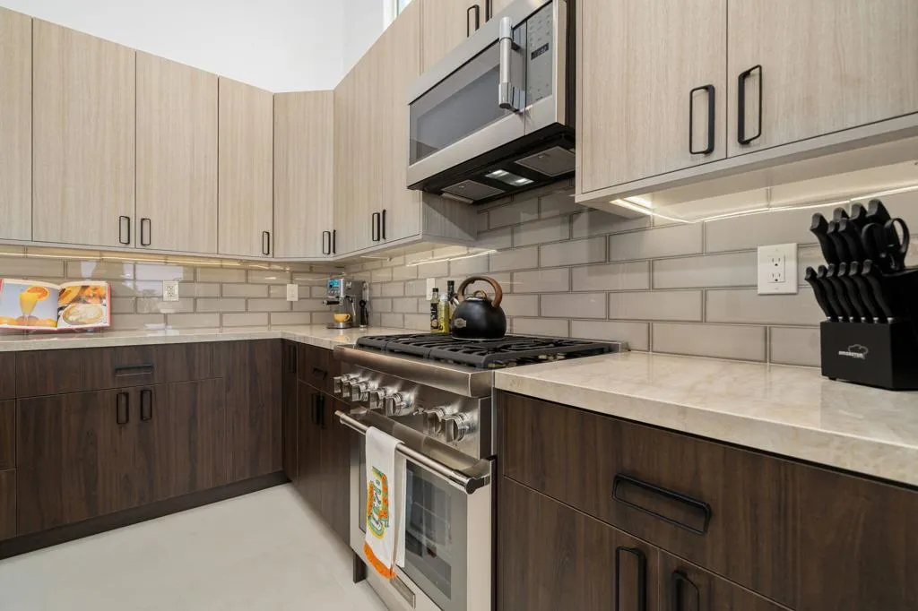 30-web-or-mls-DFVerano_OPMG_0526_030 (1)