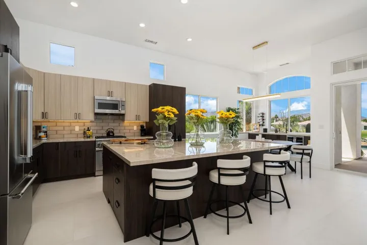 24-web-or-mls-DFVerano_OPMG_0526_024 (1)
