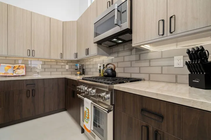 30-web-or-mls-DFVerano_OPMG_0526_030 (1)