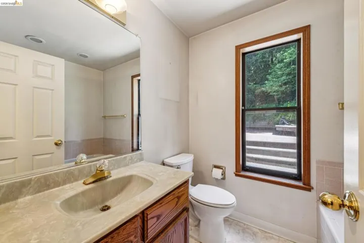 3510 Brunell Dr, Oakland, California 94602