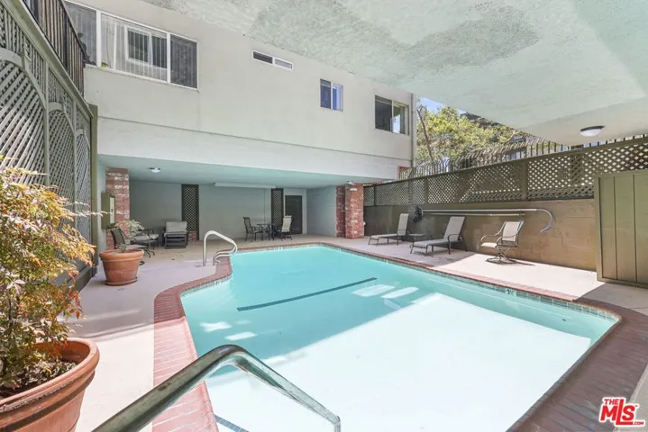 HOA pool
