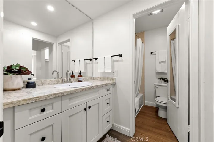 En-suite guest bathroom.