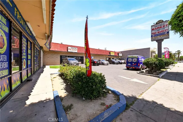 118 N Long Beach, Compton, California 90221 — photo 5