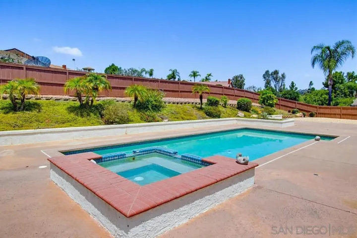 2071 Winamar, Escondido, California 92029