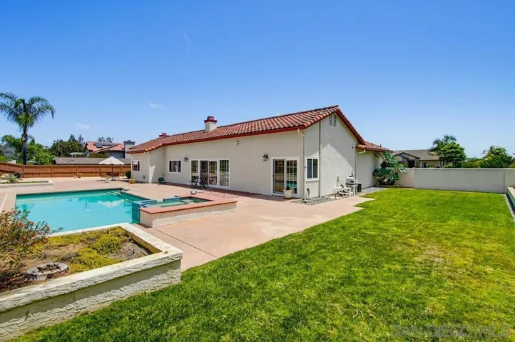 2071 Winamar, Escondido, California 92029