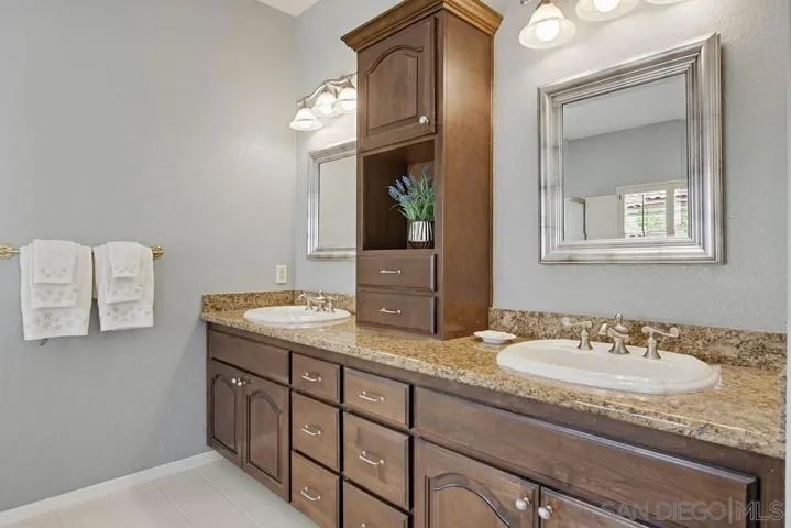 2071 Winamar, Escondido, California 92029