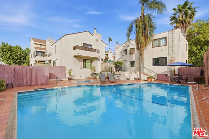 8221 Langdon Avenue 204, Van Nuys, California 91406
