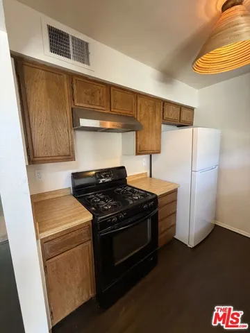 8221 Langdon Avenue 204, Van Nuys, California 91406
