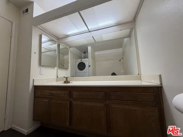 8221 Langdon Avenue 204, Van Nuys, California 91406
