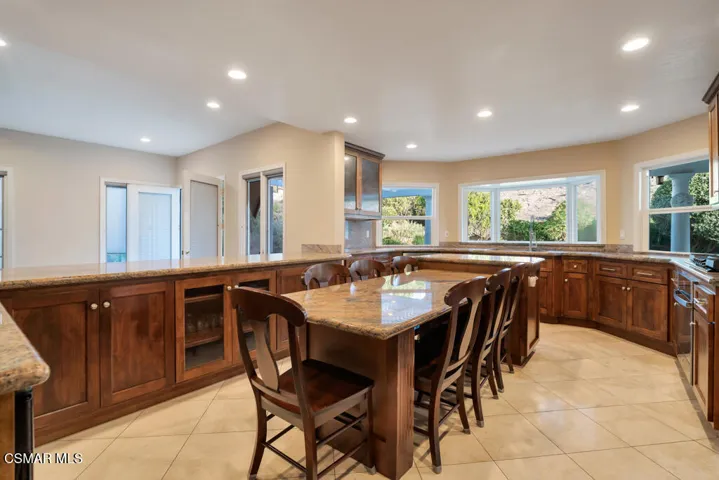 Dine-in kitchen
