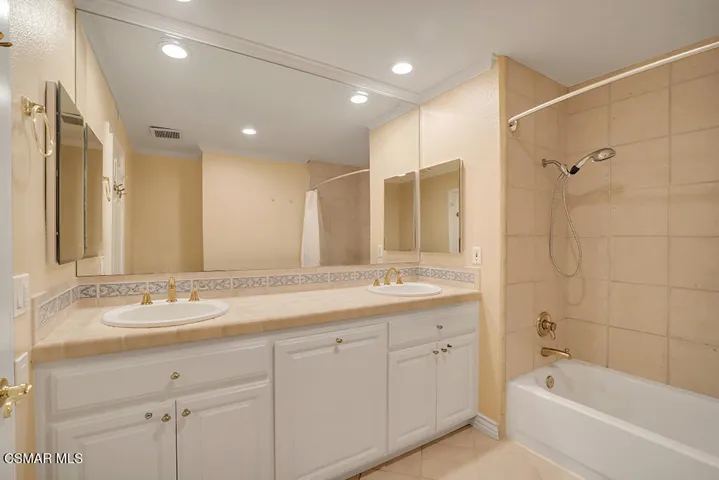 Hall bath up