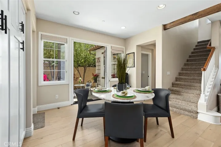 Nook with direct access to Patio