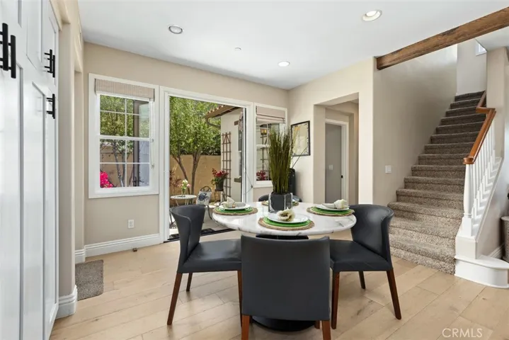 Nook with direct access to Patio