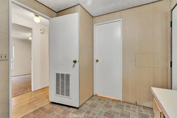 WD room entrance to 2nd bathroom