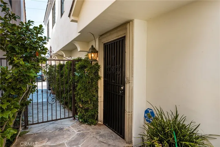 This charming back-unit coastal residence offers the perfect blend of privacy, comfort, and an unbeatable beachside location