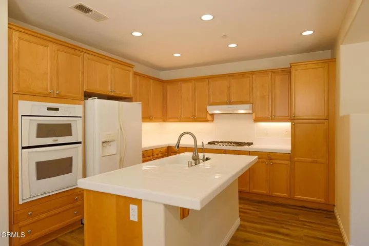 326 Lakeview Ct-9