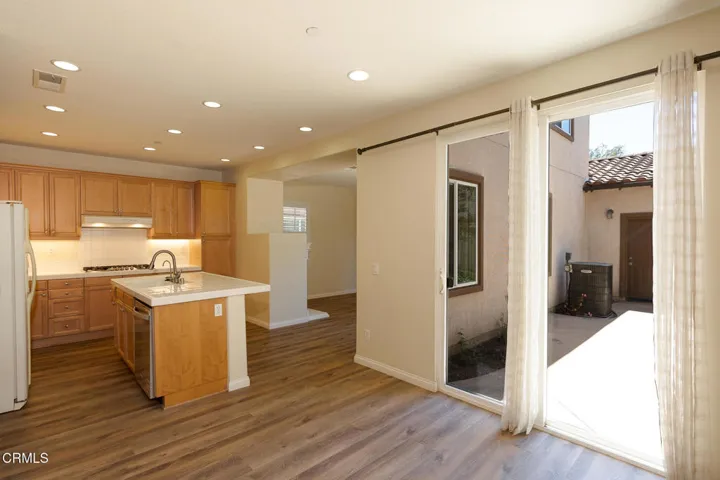 326 Lakeview Ct-7
