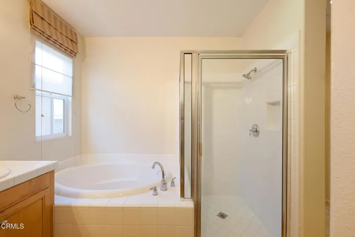 326 Lakeview Ct-25