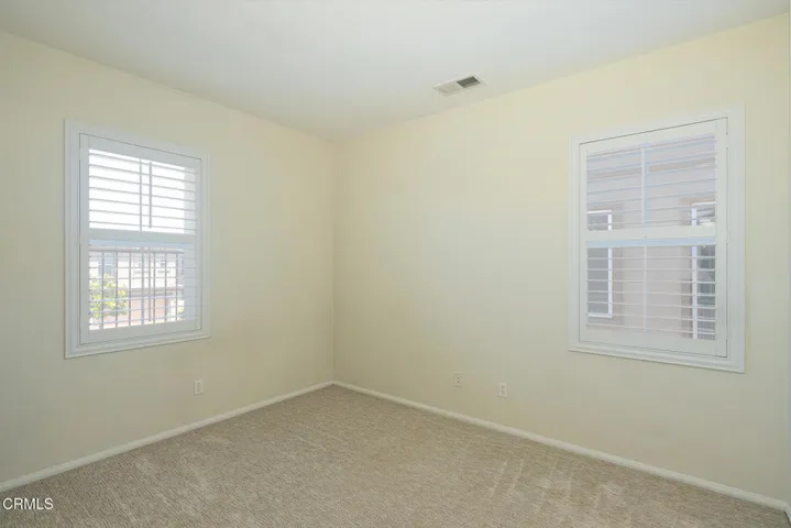 326 Lakeview Ct-17