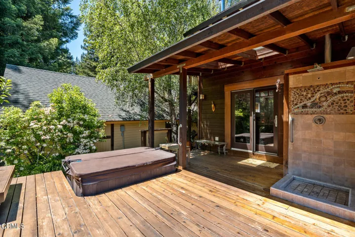 Hot Tub/ Deck