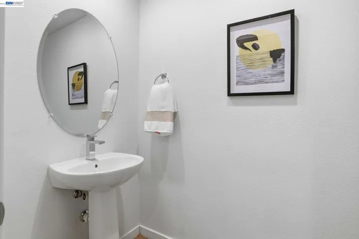 Partial bathroom - 1st floor
