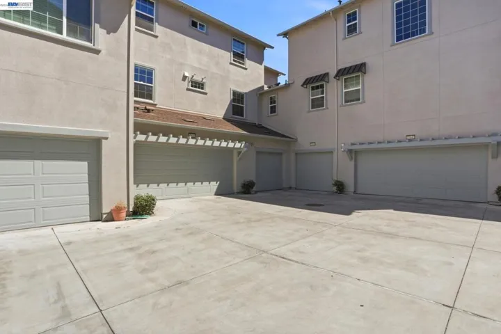 Garage side common area
