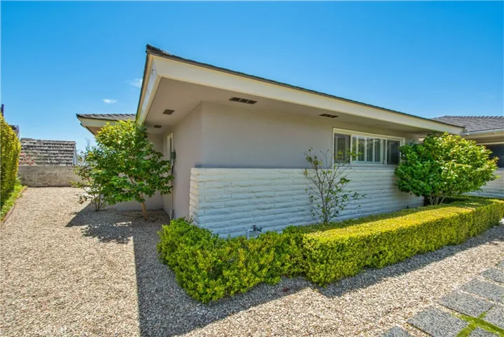 Side Yard to back yard entry.