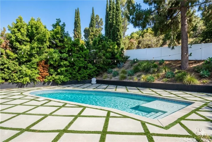 2950 Dona Emilia Drive, Studio City, California 91604