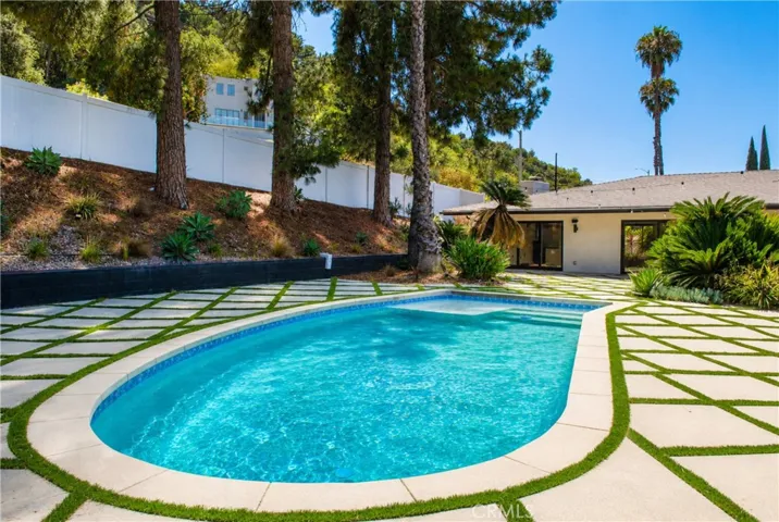 2950 Dona Emilia Drive, Studio City, California 91604