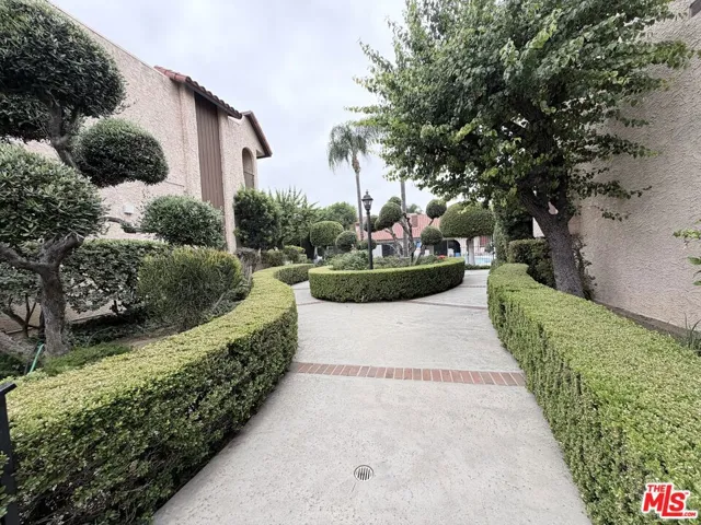 1711 Grismer Avenue 63, Burbank, California 91504