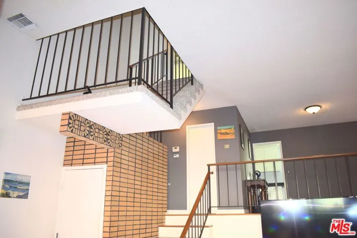 1711 Grismer Avenue 63, Burbank, California 91504