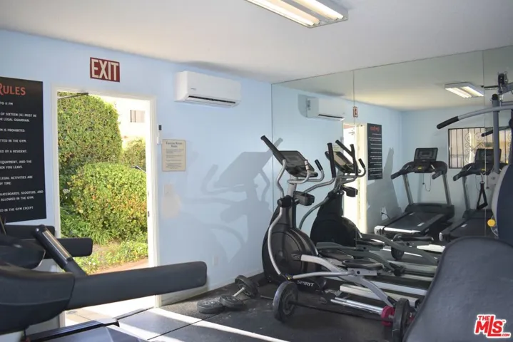 1711 Grismer Avenue 63, Burbank, California 91504